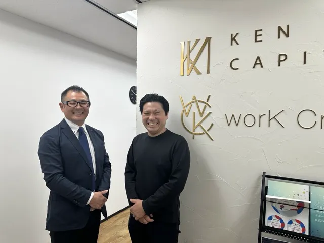 写真:株式会社worK Create 藤田社長(右)と当社担当神保(左)